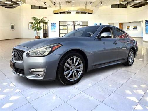 2017 INFINITI Q70 3.7