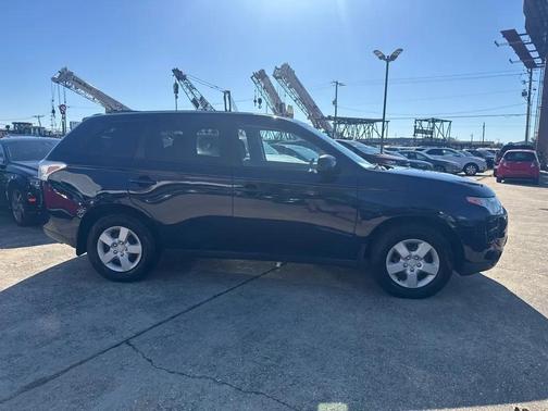 Cosmic Blue Metallic 2014 Mitsubishi Outlander ES
