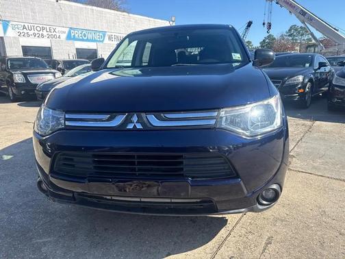Cosmic Blue Metallic 2014 Mitsubishi Outlander ES