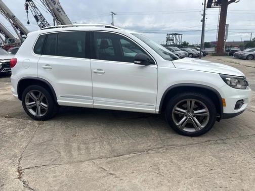 Pure White 2017 Volkswagen Tiguan 2.0T Sport