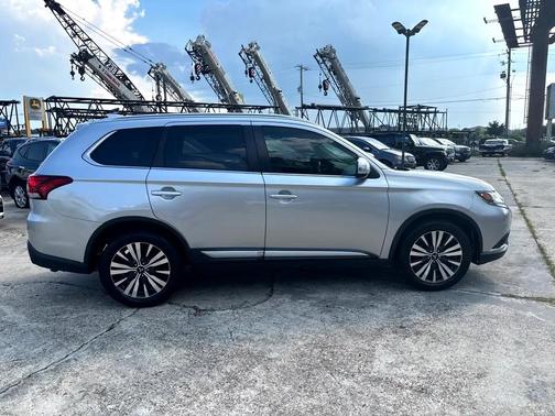 2019 Mitsubishi Outlander SE