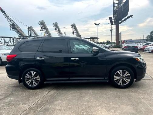 2017 Nissan Pathfinder SL