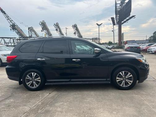 2017 Nissan Pathfinder SL