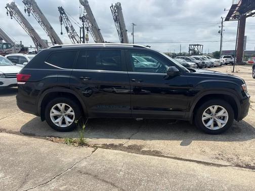 Deep Black Pearl 2019 Volkswagen Atlas 3.6L SE