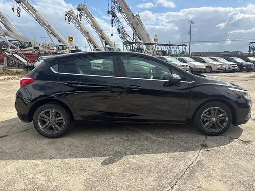 Black 2018 Chevrolet Cruze LT