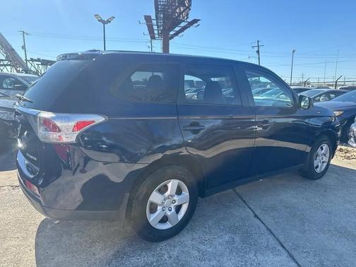 2014 Mitsubishi Outlander ES