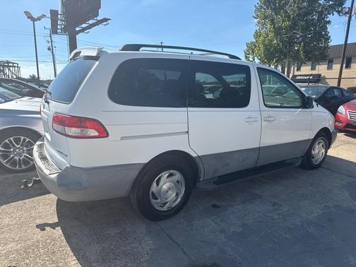 2002 Toyota Sienna LE