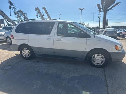 2002 Toyota Sienna LE