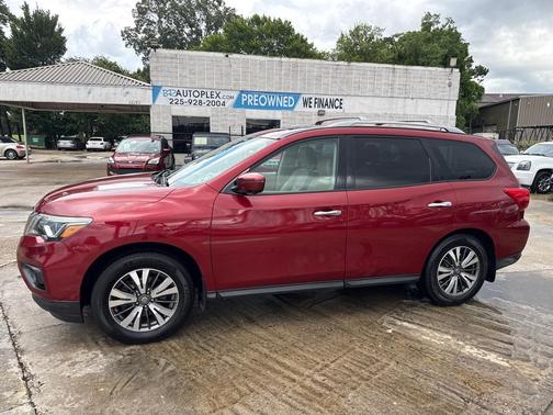 2017 Nissan Pathfinder SL