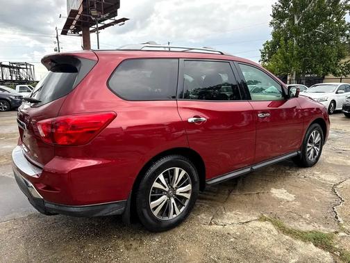 2017 Nissan Pathfinder SL
