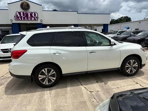 WHITE 2017 Nissan Pathfinder SL