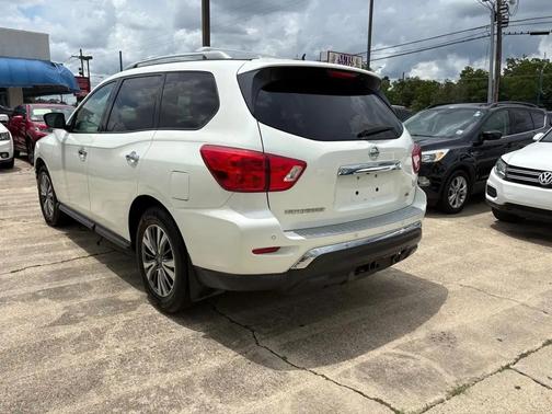 WHITE 2017 Nissan Pathfinder SL