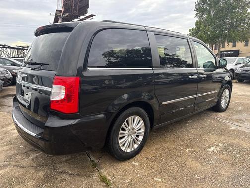 2013 Chrysler Town & Country Touring-L