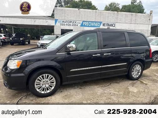 Brilliant Black Crystal Pearlcoat 2013 Chrysler Town & Country Touring-L
