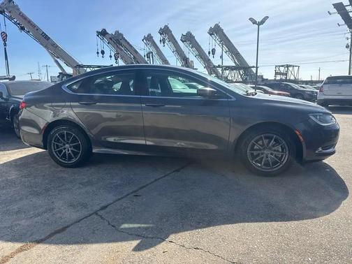 2017 Chrysler 200 Limited