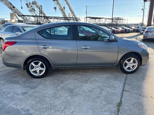 2012 Nissan Versa SV