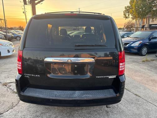 2010 Chrysler Town & Country Touring