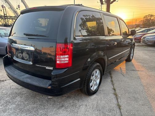 2010 Chrysler Town & Country Touring