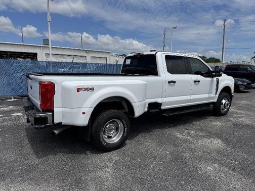 2023 Ford F-350 XLT