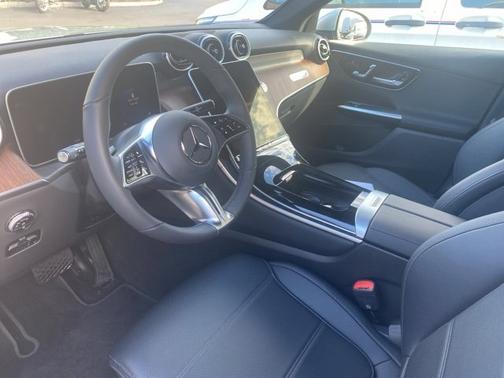 2025 Mercedes-Benz GLC 300