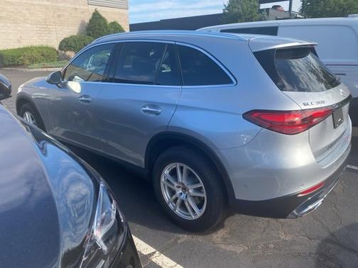 2025 Mercedes-Benz GLC 300