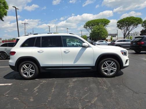 Polar White 2022 Mercedes-Benz GLB 250 4MATIC