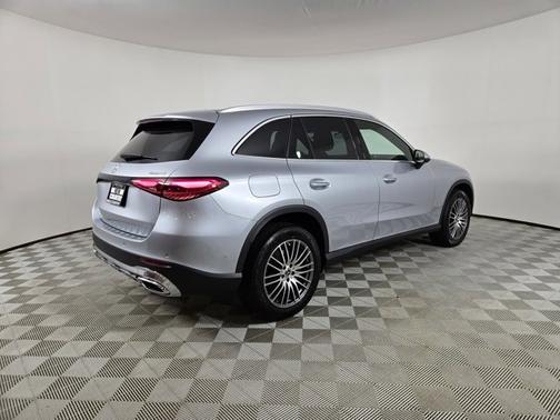 2025 Mercedes-Benz GLC 300