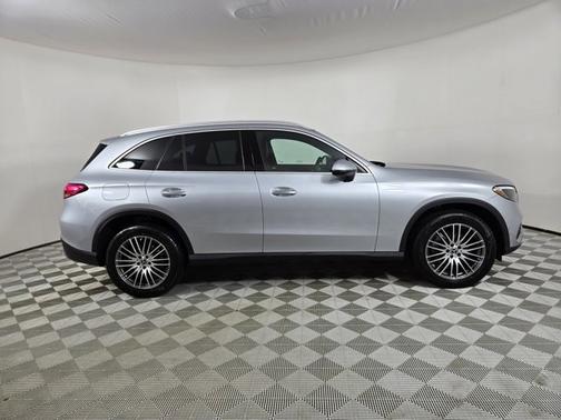 2025 Mercedes-Benz GLC 300