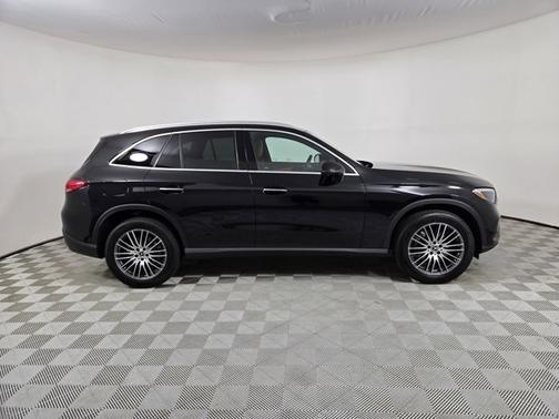 2025 Mercedes-Benz GLC 300