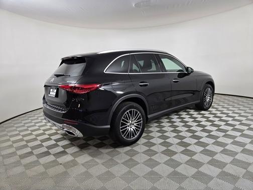 2025 Mercedes-Benz GLC 300
