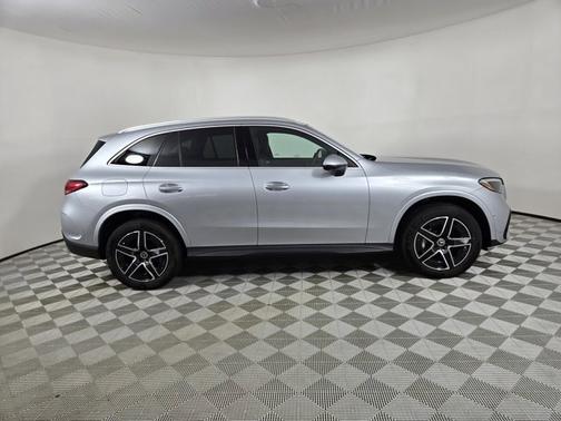 2025 Mercedes-Benz GLC 300