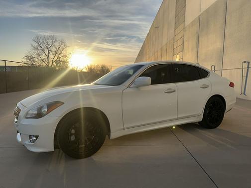 2011 INFINITI M37 Base