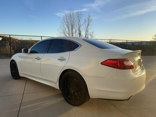 2011 INFINITI M37 Base