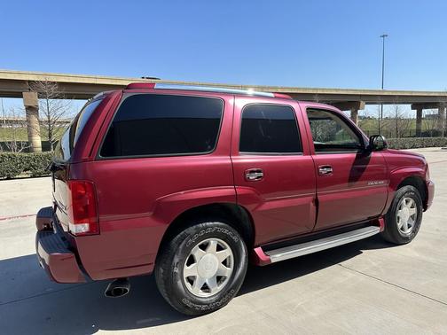 2004 Cadillac Escalade Base