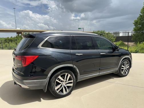 Crystal Black Pearl 2016 Honda Pilot Touring
