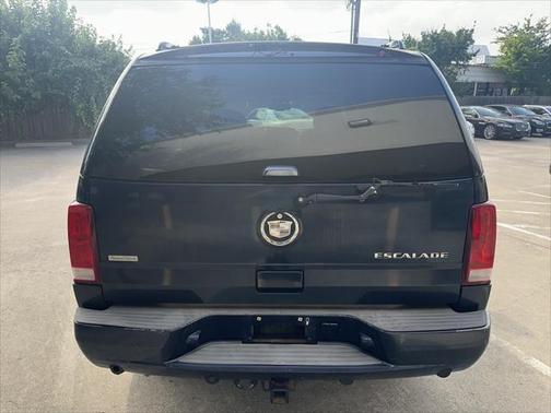 2004 Cadillac Escalade Base