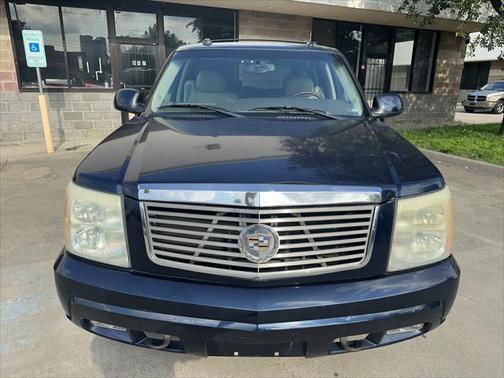 2004 Cadillac Escalade Base