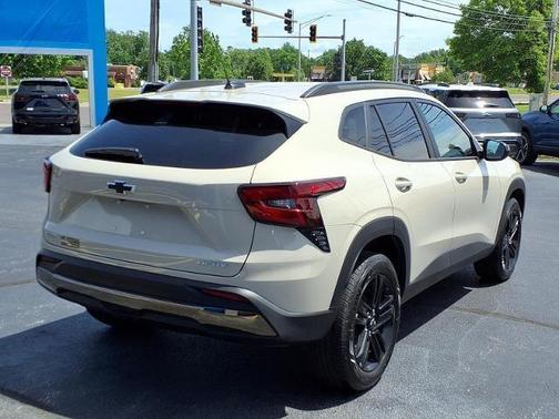 White Sand 2026 Chevrolet Trax ACTIV
