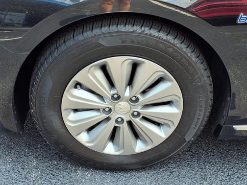 2016 Hyundai SONATA Hybrid SE