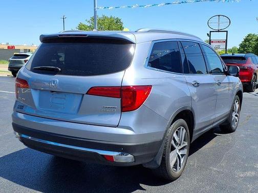 Lunar Silver Metallic 2018 Honda Pilot Touring