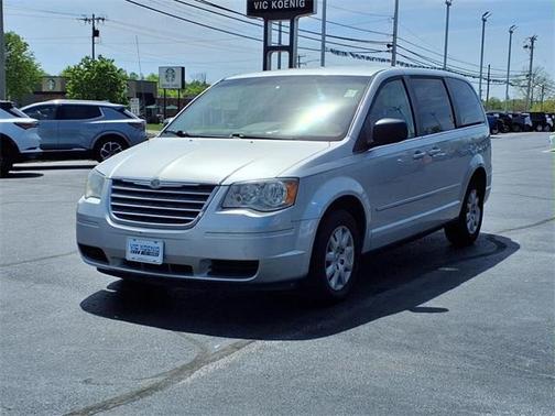 2010 Chrysler Town & Country LX