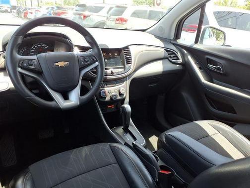 Silver Ice Metallic 2018 Chevrolet Trax LT
