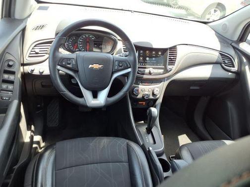 Silver Ice Metallic 2018 Chevrolet Trax LT