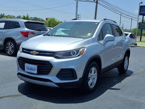 Silver Ice Metallic 2018 Chevrolet Trax LT