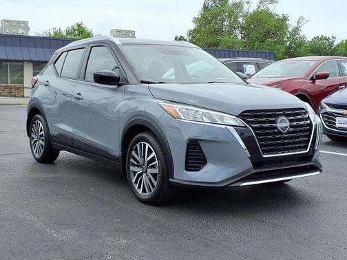 Boulder Gray Metallic 2024 Nissan Kicks SV