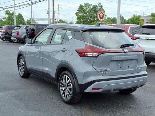 Boulder Gray Metallic 2024 Nissan Kicks SV