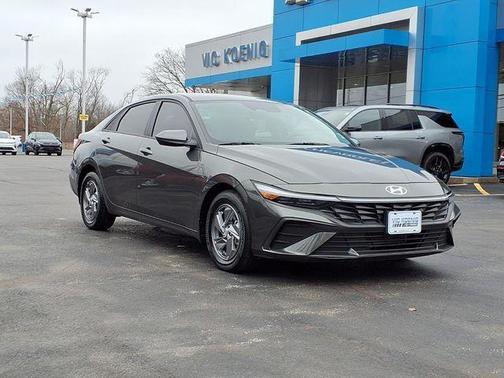 2024 Hyundai ELANTRA SE