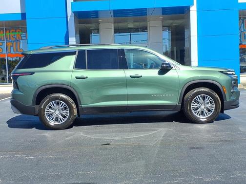 Green Metallic 2027 Chevrolet Traverse LT