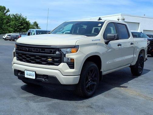 White Sand 2026 Chevrolet Silverado 1500 Custom