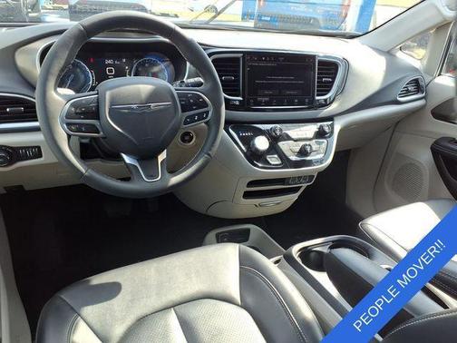 2024 Chrysler Pacifica Touring-L